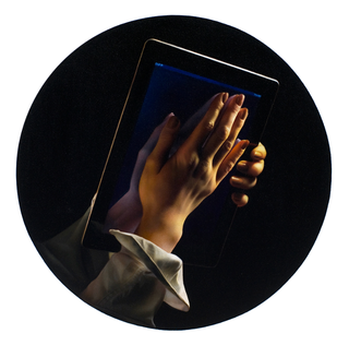 Illustration for article titled Hyper-realistic paintings look like huge double-exposure photos